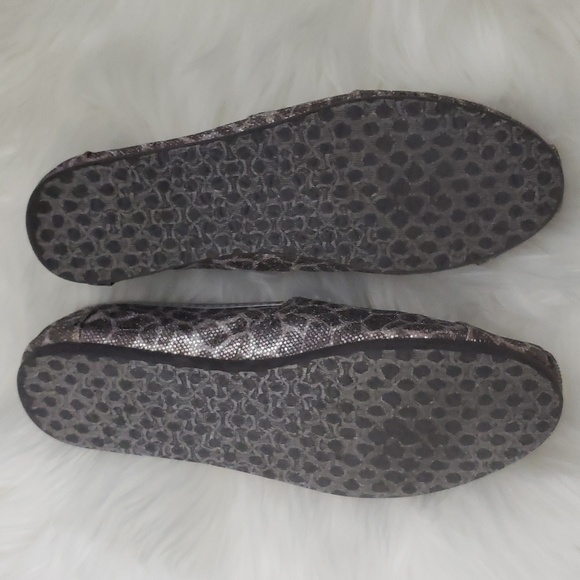 TOMS Slip-On Silver Glitter Shoes - Picture 5 of 7